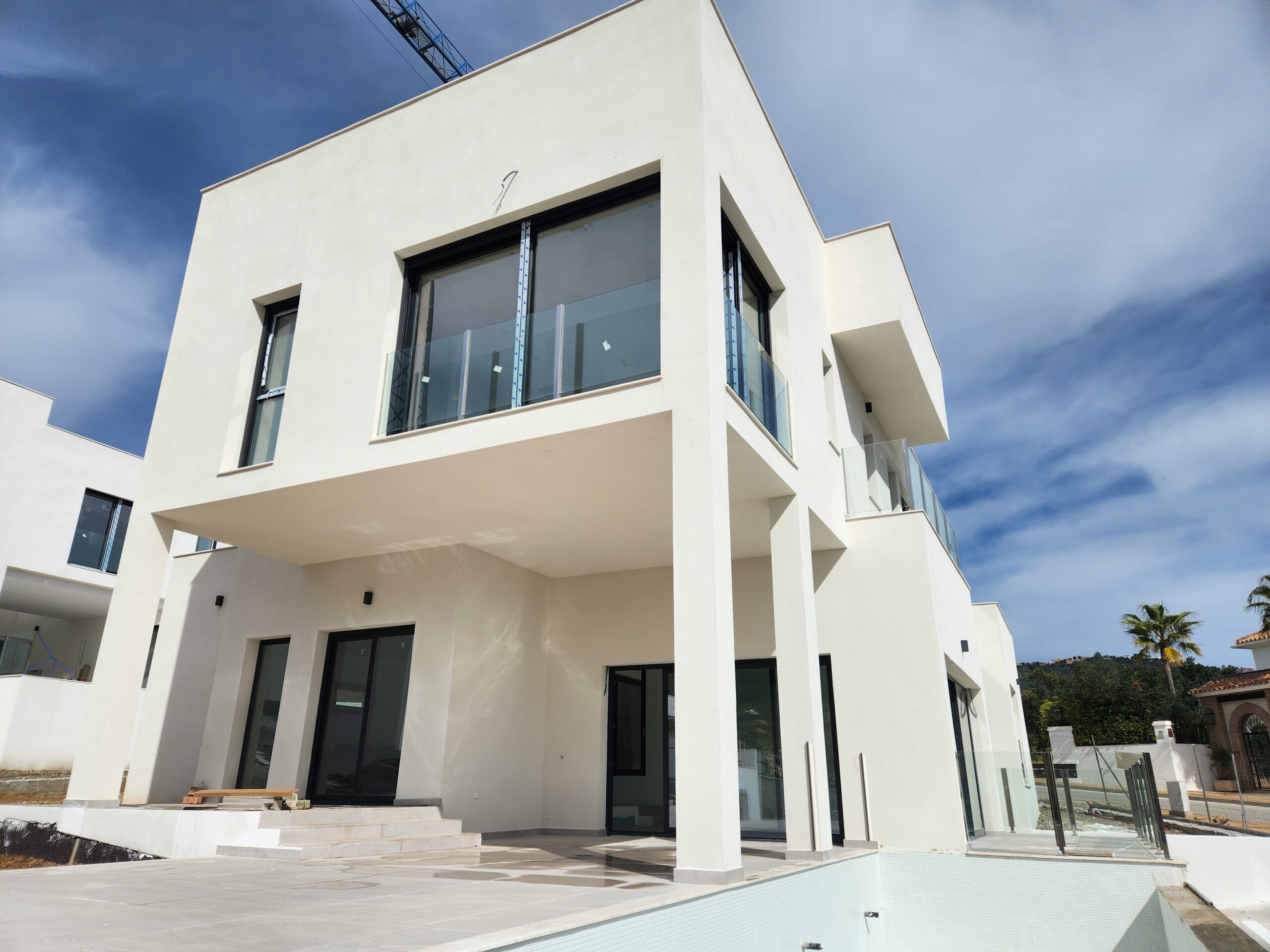 Contemporary home and pool during construction, from the Red Málaga archive